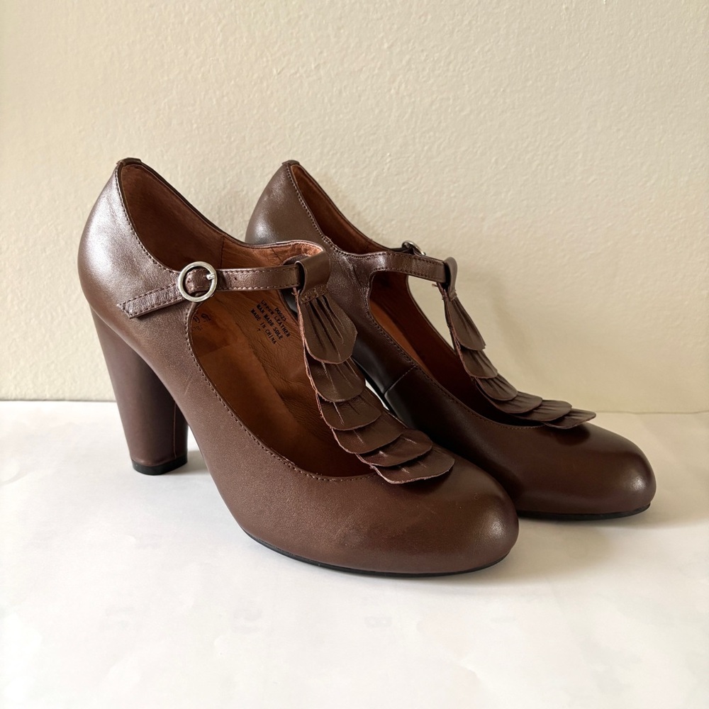 Crown Vintage brown leather ruffled T-strap heeled mary janes pumps - Picture 7 of 16